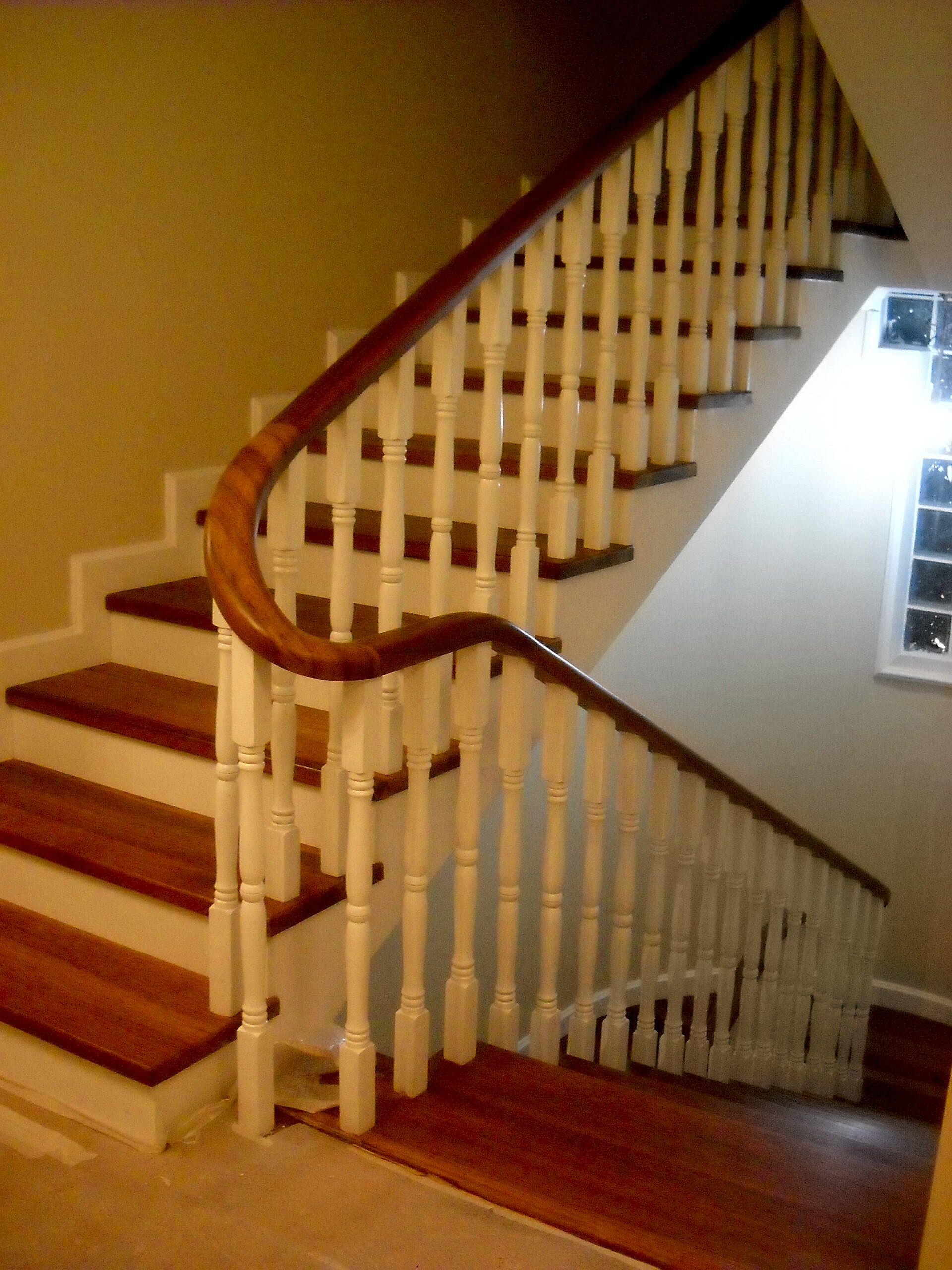 Ahşap döner merdiven